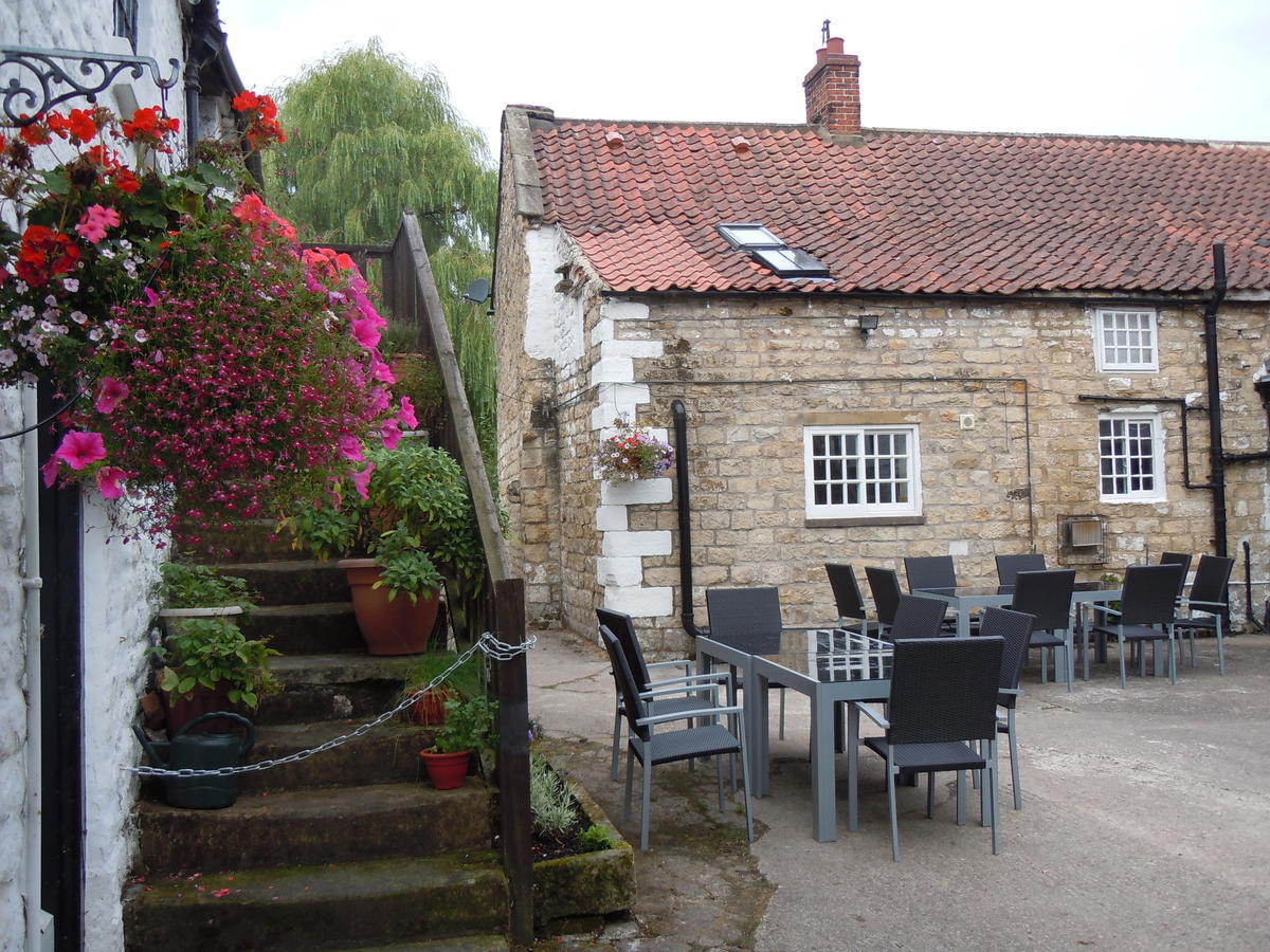 The New Inn Thornton Dale Exteriör bild